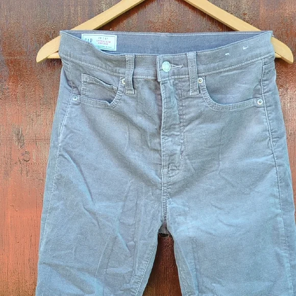 NWOT GAP Gray Corduroy Jeans Straight Leg, Size‎ 28 - Picture 3 of 11